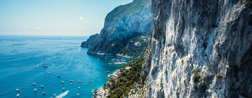 Passeio de barco típico de duas horas em Capri