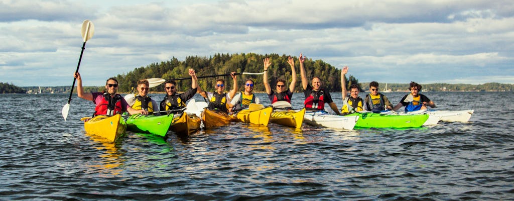 Kayak intorno all'arcipelago di Stoccolma verso Vaxholm