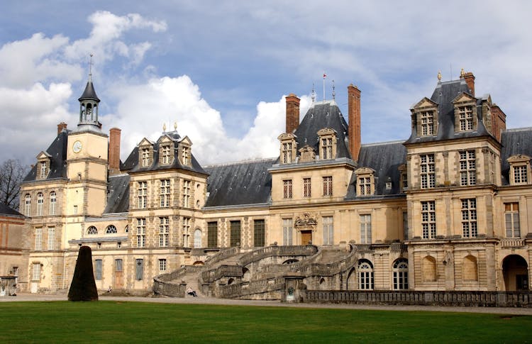 Afternoon private tour of Château de Fontainebleau