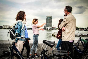 Recorrido en bicicleta con crucero por los canales de Ámsterdam
