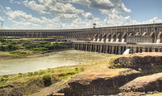 Itaipu hydro-elektrische dam panoramische tour