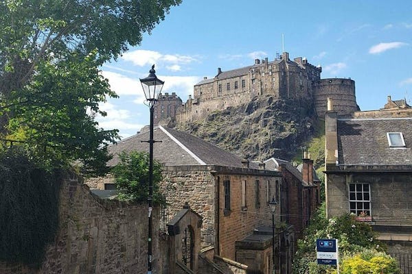 Skip-the-line walking tour of Edinburgh Castle