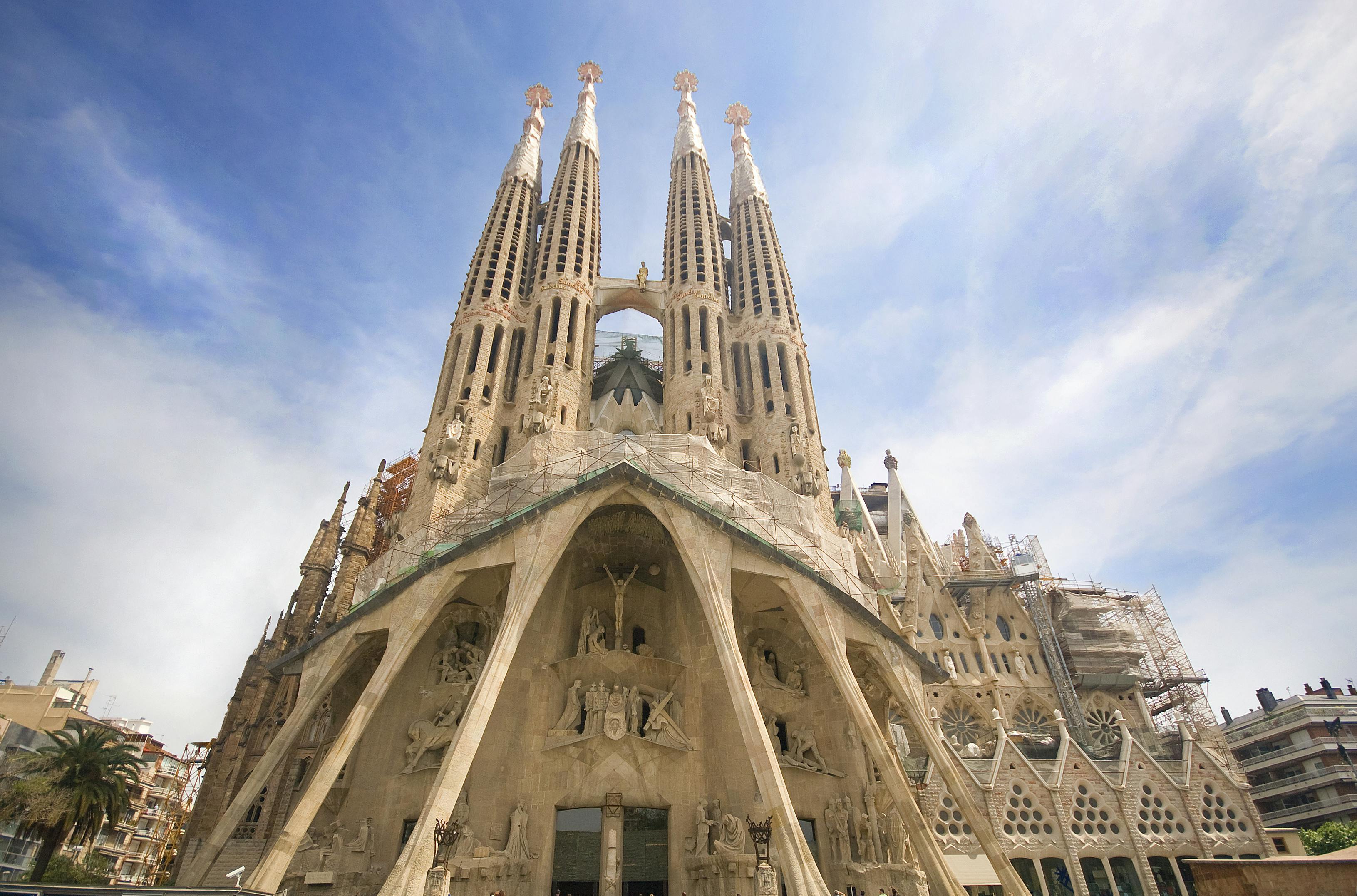 Sagrada Familia Führung mit Aufstieg zum Turm der Passionsfassade