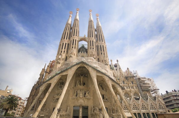 Tour guidato della Sagrada Familia con accesso alla torre della facciata della Passione