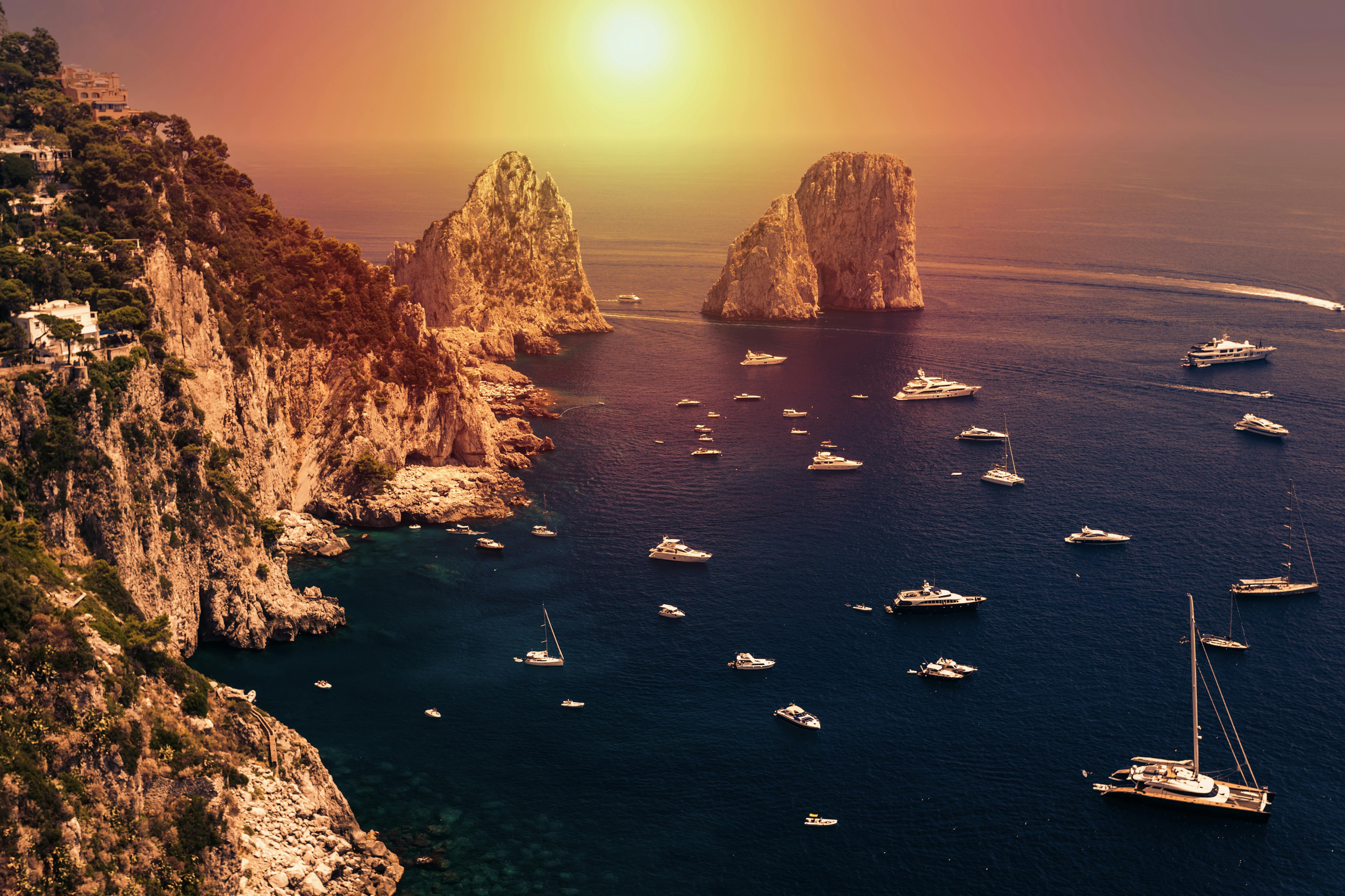 Excursion en bateau de deux heures au coucher du soleil autour de Capri