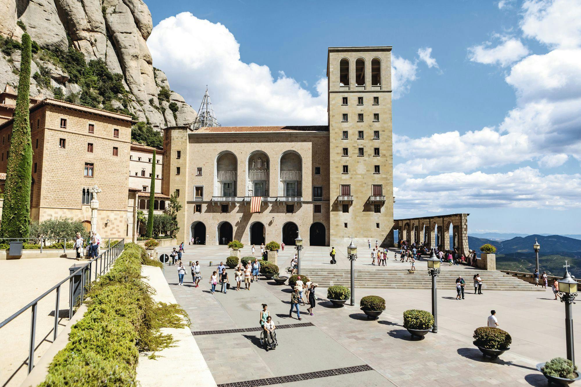 Montserrat en Colonia Güell Tour