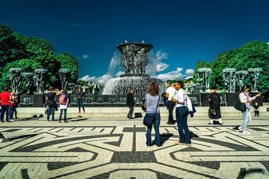 Admire the must sees of Oslo walking tour