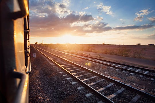 Voyage en train à Agra pour une expérience touristique délicieuse