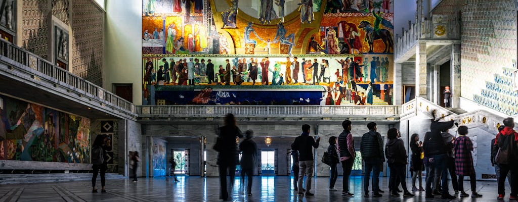 Enter the City Hall on a private walking tour