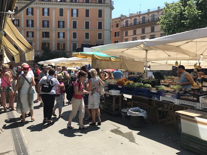 Walking tour with Tiber cruise and Trastevere food tasting