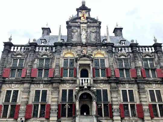 Hike and Beer food tour in Delft