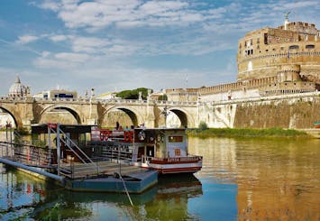Crociera sul Tevere 24 ore su 24 con biglietto hop-on hop-off
