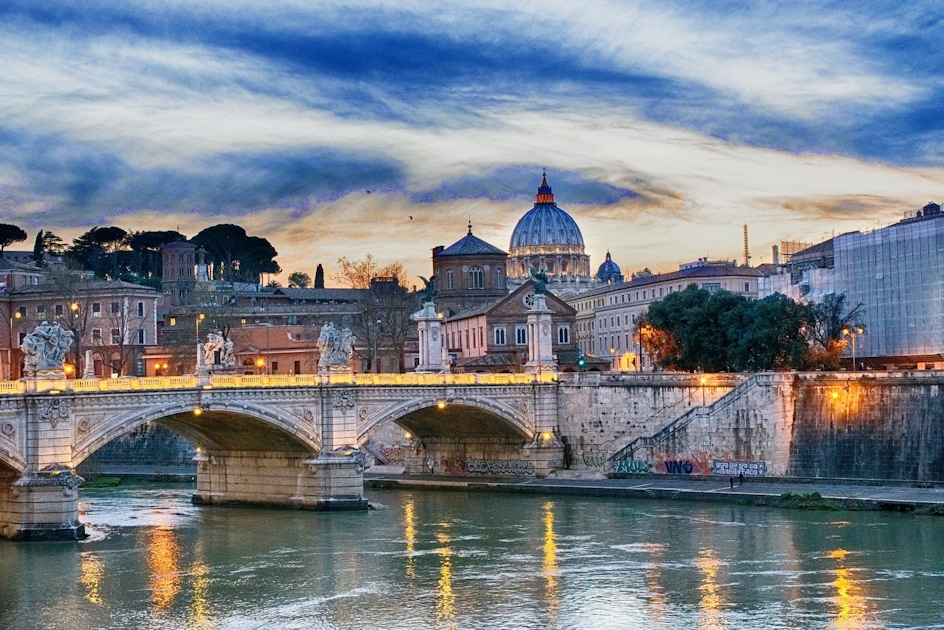 Cruises in Rome: Tiber River Boat Rides, Aperitifs & Hop-On Hop-Off Tickets Cruises in Rome: Tiber River Boat Rides, Aperitifs & Hop-On Hop-Off Tickets