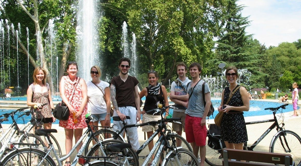 Tour en bicicleta con ruedas y comidas en Budapest.
