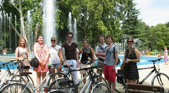 Tour en bicicleta de ruedas y comidas en Budapest