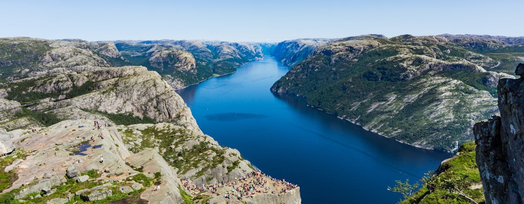 Fahren Sie in Stavanger an Wasserfällen, Höhlen und Felsen vorbei