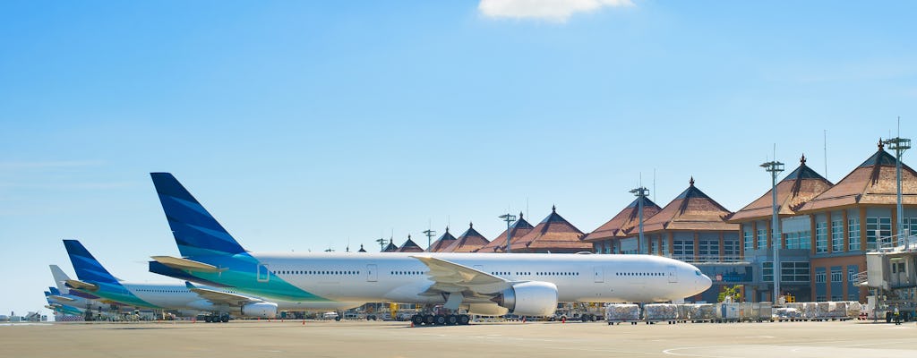 Transferência privada do Aeroporto Internacional de Bali Ngurah Rai para hotéis da cidade com guia