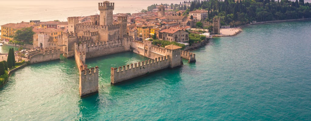 Por la tarde, paseo en lancha motora por los castillos del lago de Garda desde Sirmione