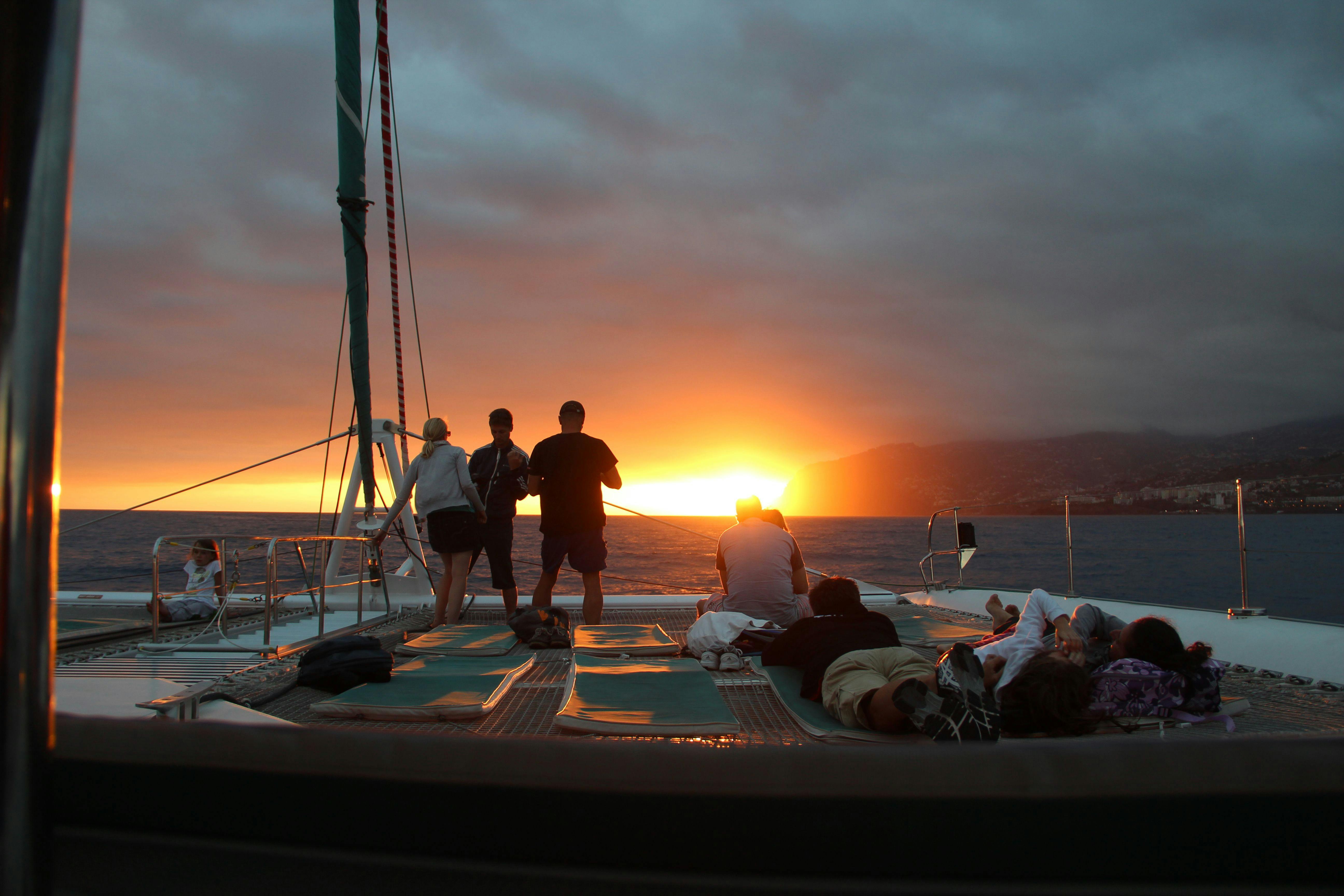 Passeio de barco ao pôr do sol da Madeira