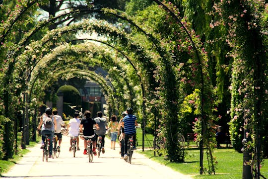 Passeio de bicicleta verde por Madrid