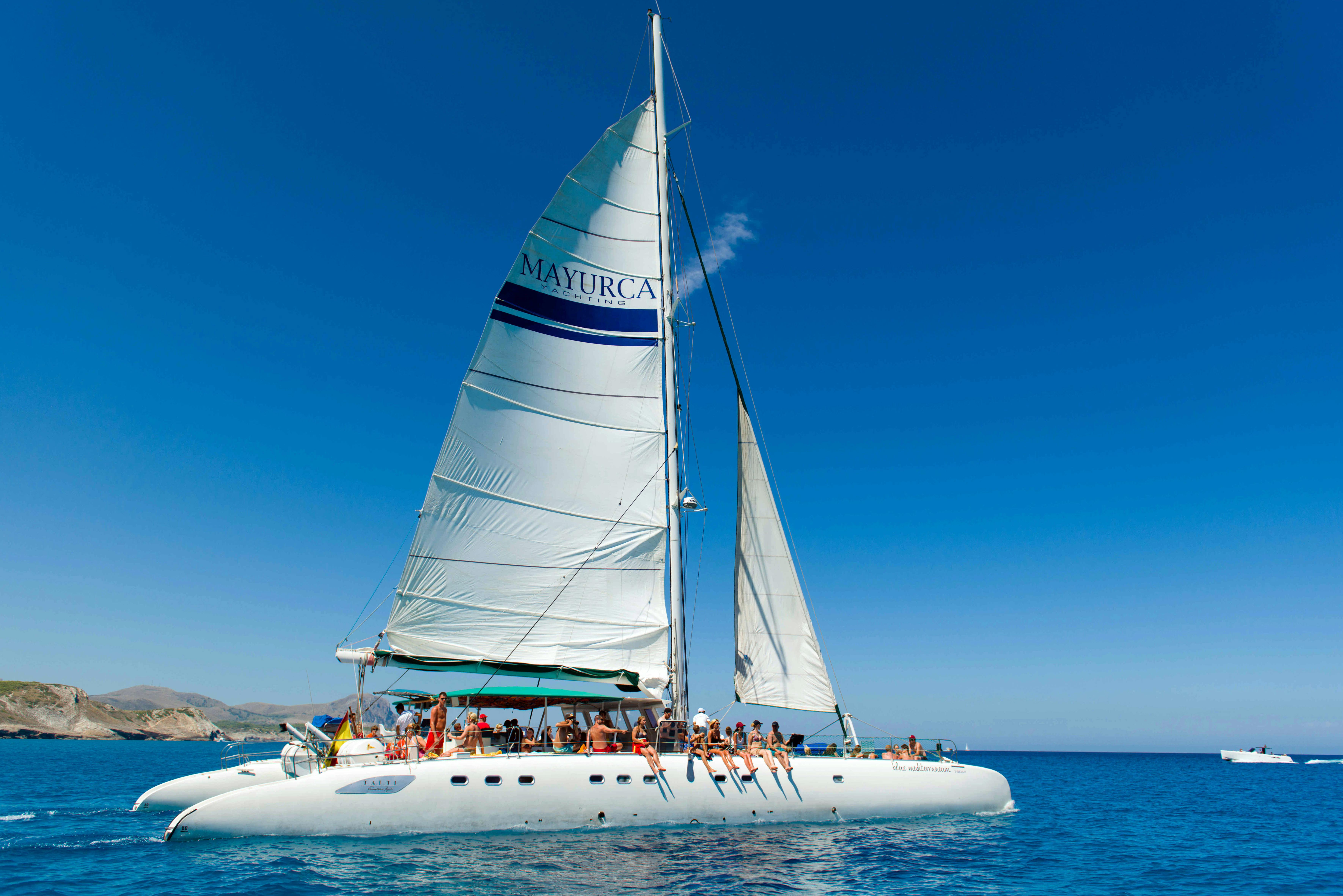 Croisière en catamaran dans le nord-est de Majorque avec transferts