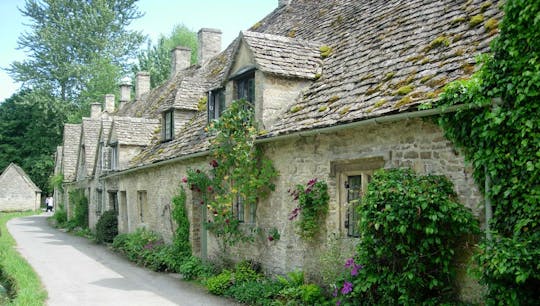 Cotswolds, country pub lunch and Blenheim Palace from London