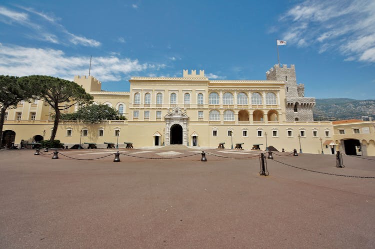 Monaco and Perched Medieval Villages shared trip from Nice