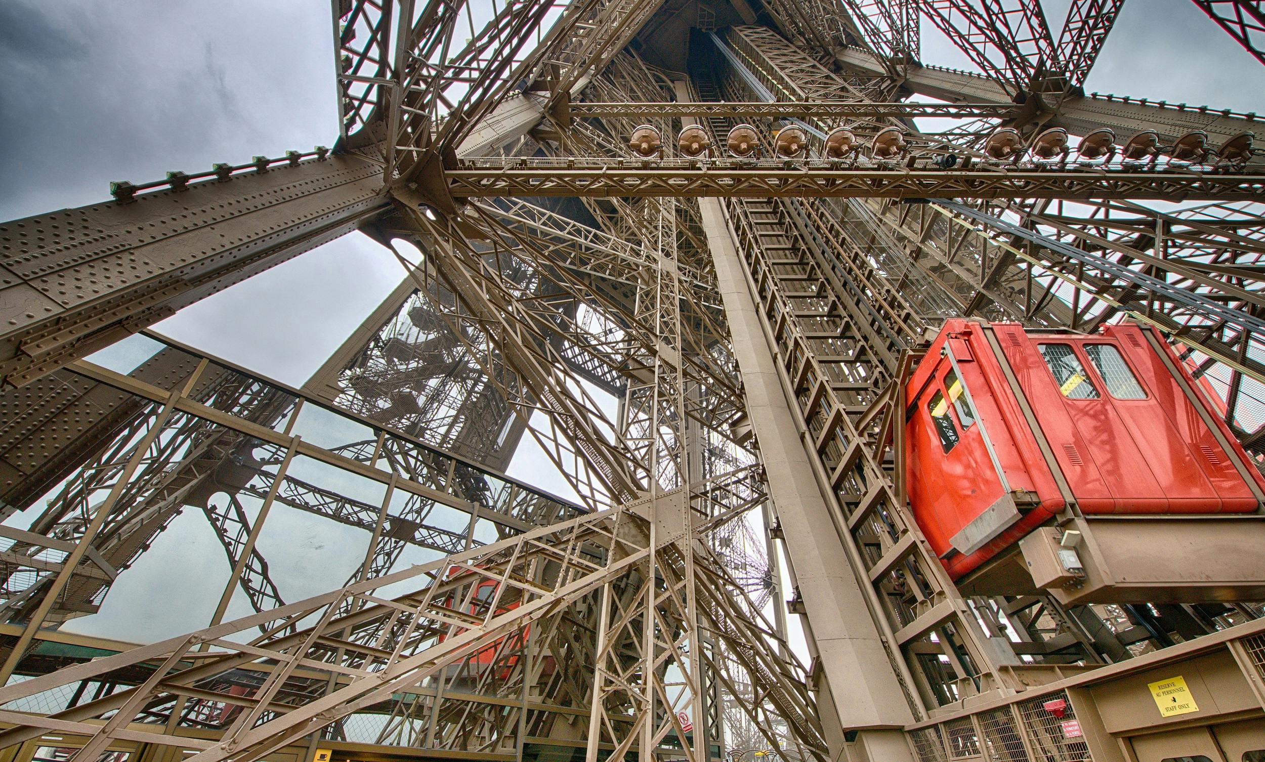 Guidet besøk i Eiffeltårnet med heis