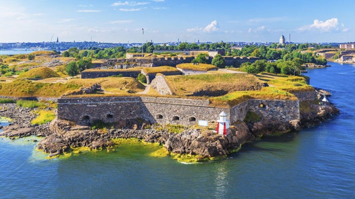 Experience the taste of Helsinki and Suomenlinna in a private tour