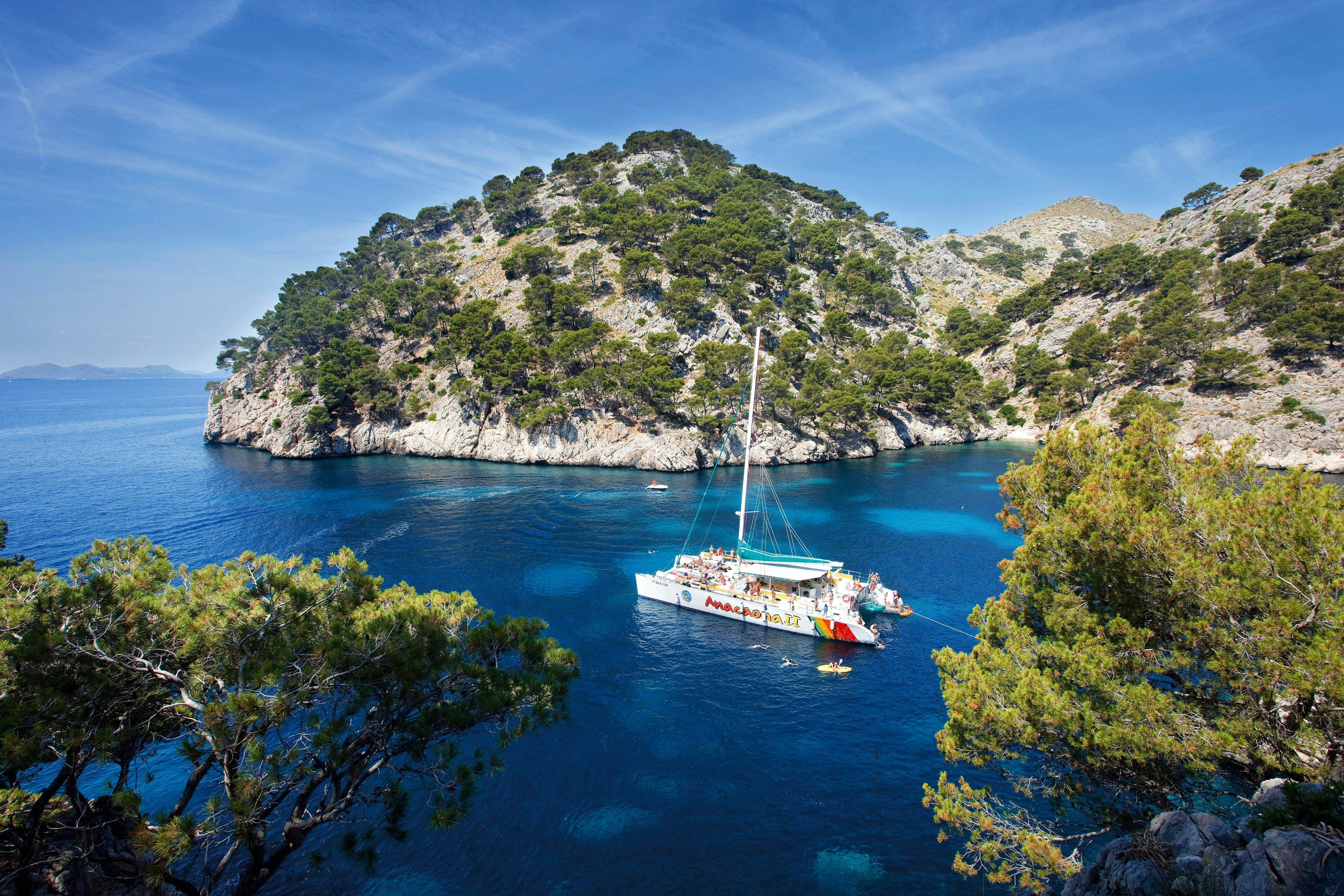 Anacaona Catamaran by Brisas