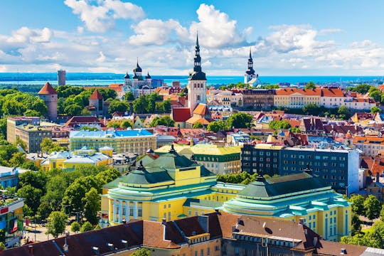 3-Hour private tour of Tallinn with transport