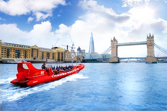 Nadzwyczajny rejs łodzią motorową Thames Rockets w Londynie