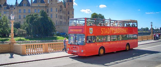 Stadtrundfahrten in Schwerin mit Doppeldecker-Cabriobus