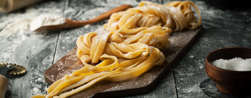 Fresh pasta cooking class and dinner in an Italian restaurant