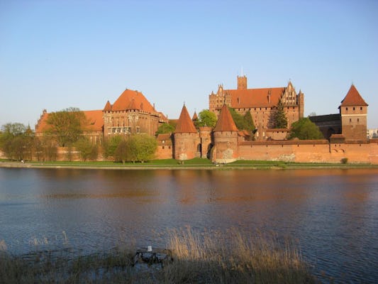 Prywatny transfer między Warszawą a Gdańskiem ze zwiedzaniem zamku w Malborku