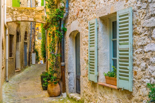 Halbtägige Gruppenreise auf dem Land der Provence ab Nizza