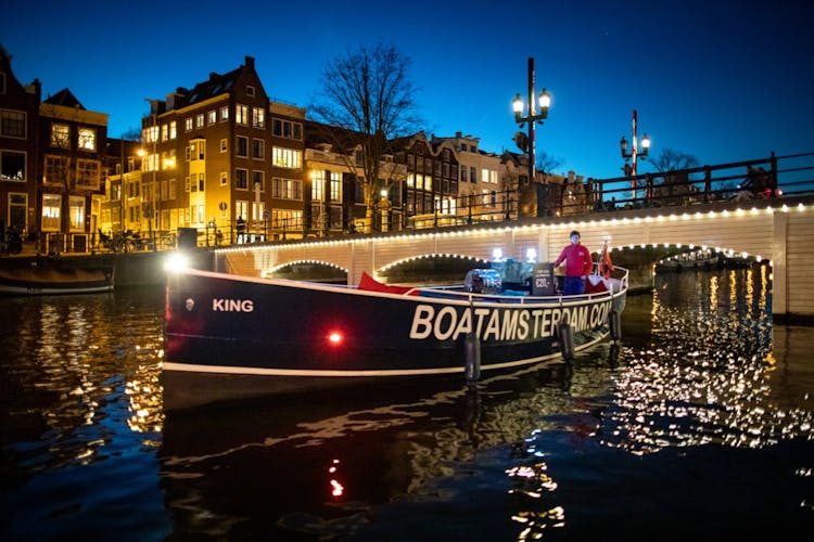 Amsterdam premium canal cruise in an open boat with all drinks included