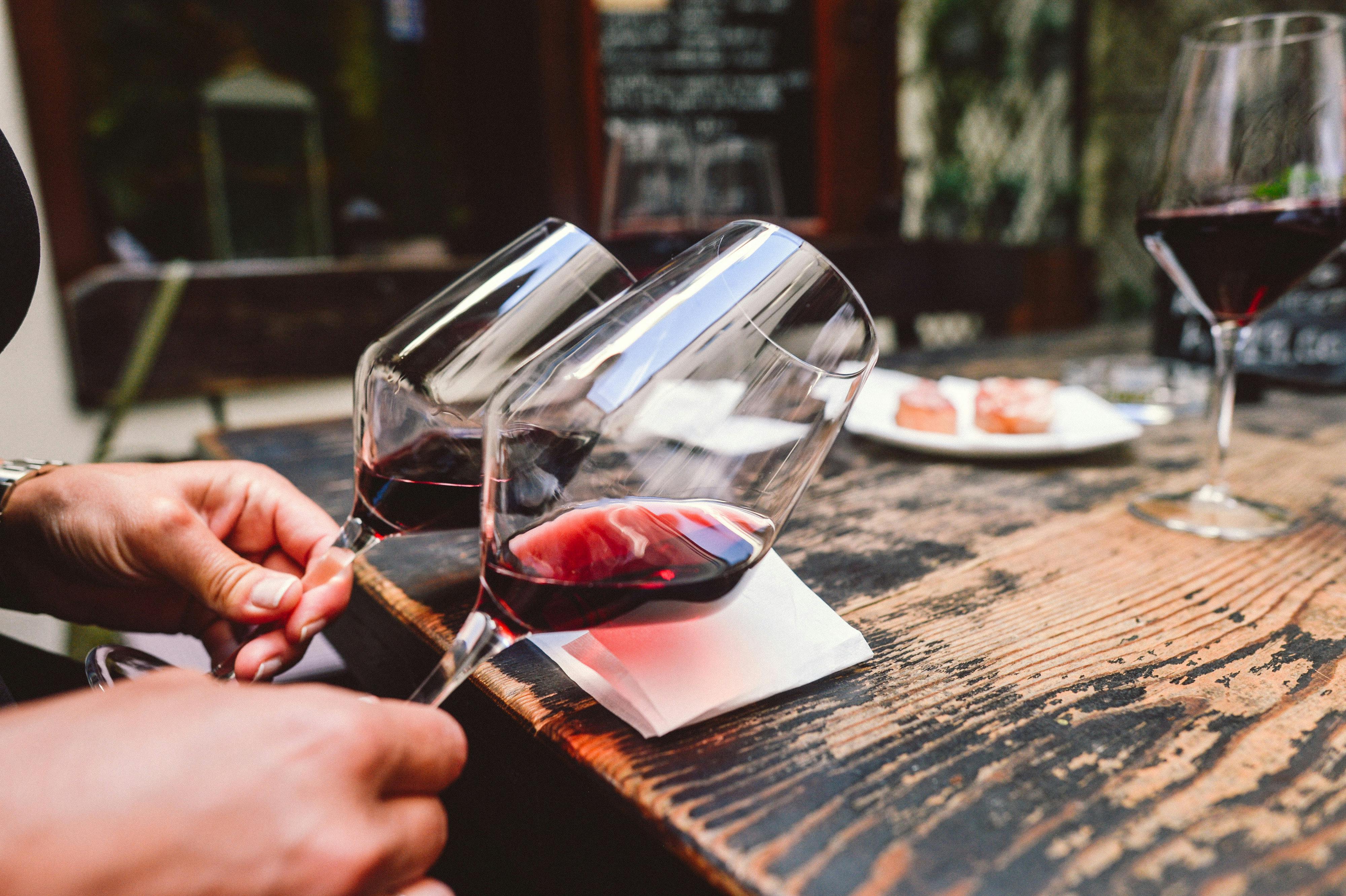 Bozener Weinerfahrung mit einem professionellen Sommelier