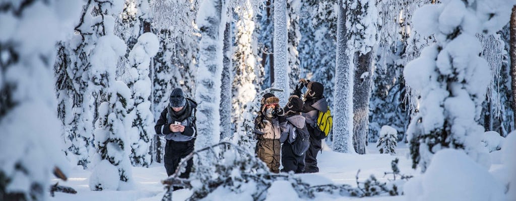 Esplora la regione selvaggia invernale finlandese durante una spedizione fotografica
