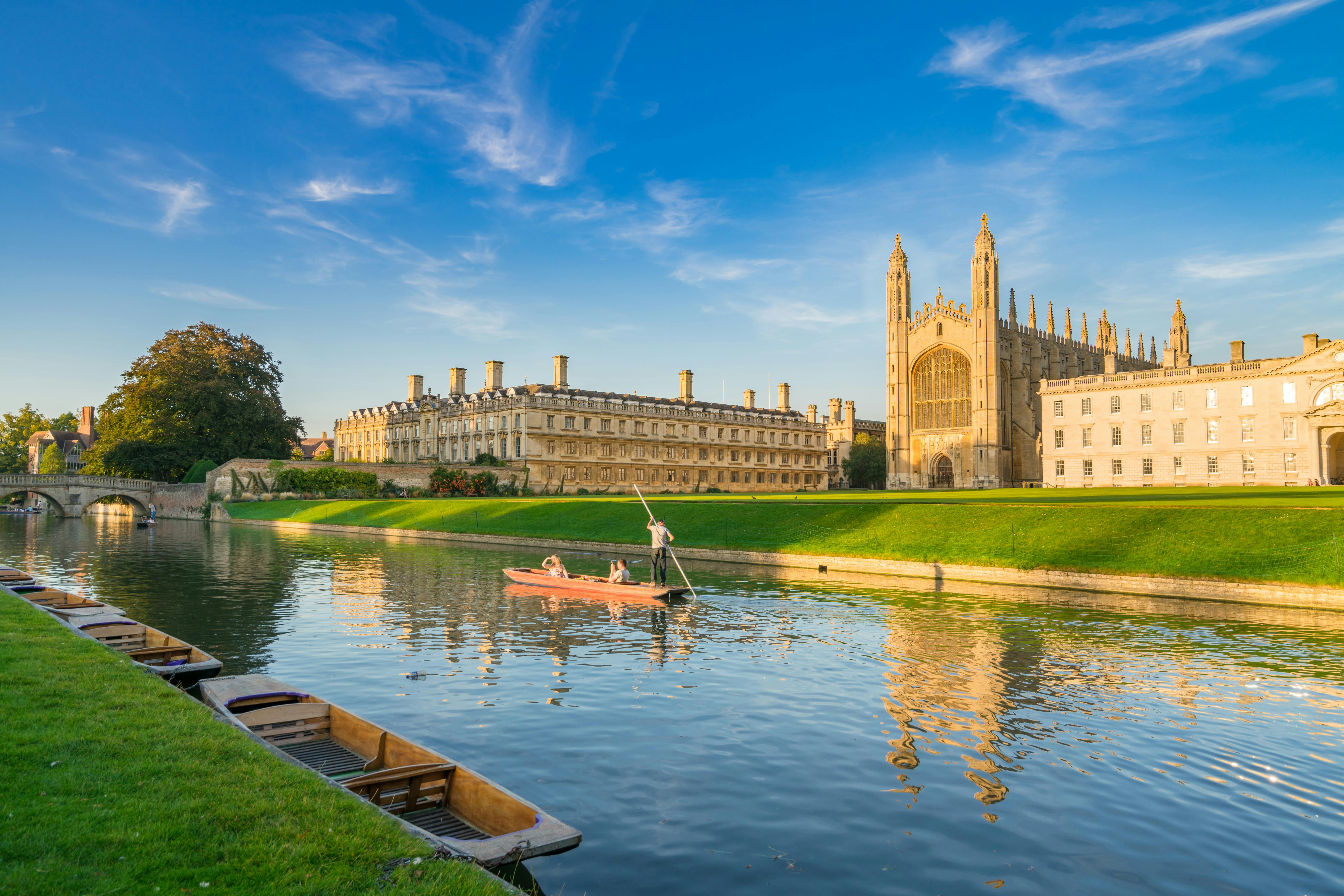 England features. Кембридж университет. Кембриджи в Шотландии. Кембридж деревня Англия. Cambridge University туризм.