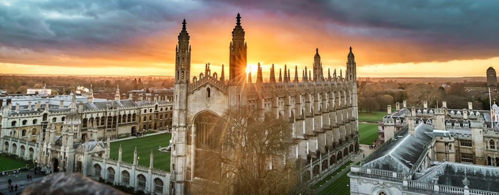 Private Cambridge University and city walking tour with professional photography