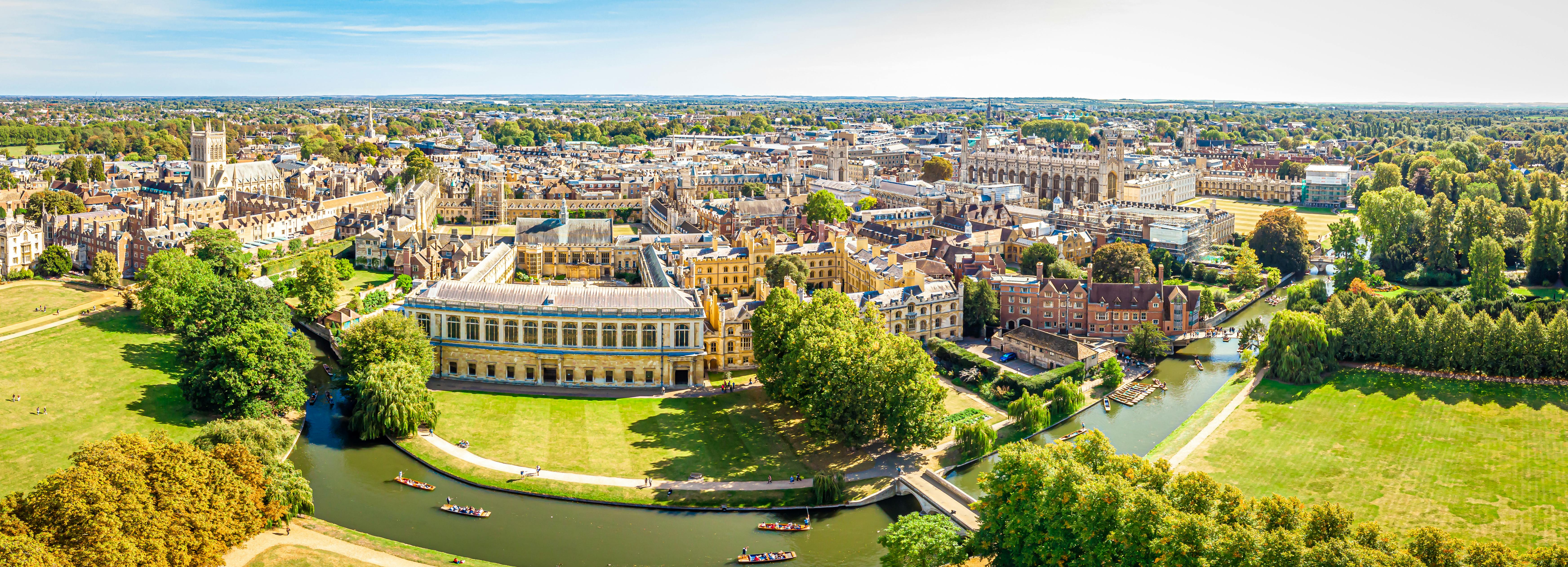 Universidade de Cambridge e passeio a pé pela cidade