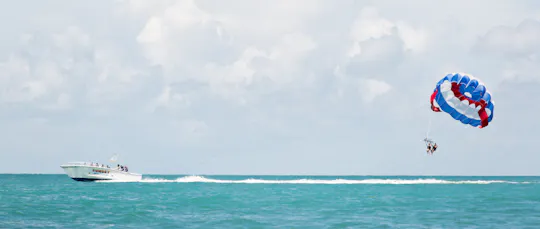Key West Beach Pass voor de hele dag met parasailing