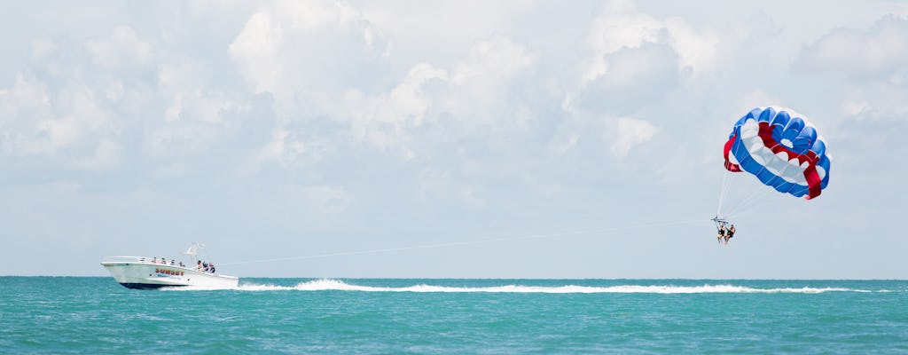 Passe de um dia inteiro na praia de Key West com passeio de parapente