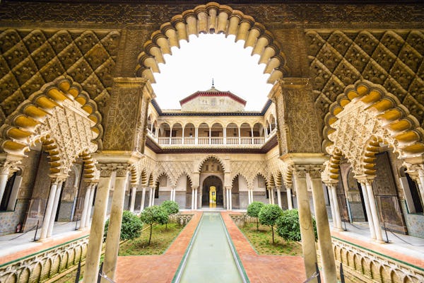 Guided tour of the Royal Alcázar, the Seville Cathedral and the Santa Cruz neighborhood