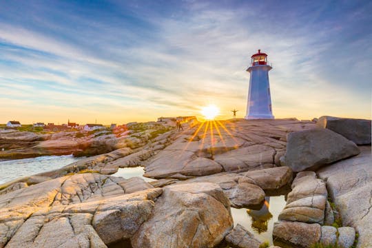 Halifax night tour with dinner in Peggy's Cove