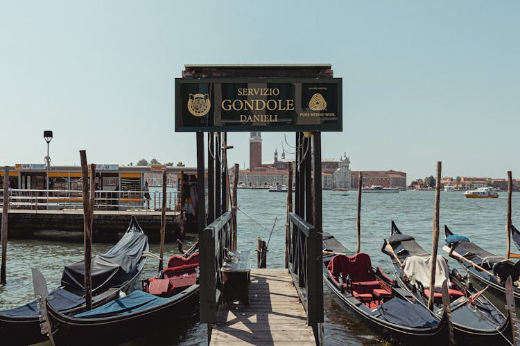 Danieli Bridge of Sighs private Gondola ride