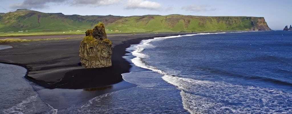 Recorrido privado por la Costa Sur con cascadas y playa de arena negra