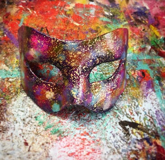Curso de creación y decoración de máscaras venecianas en papel maché