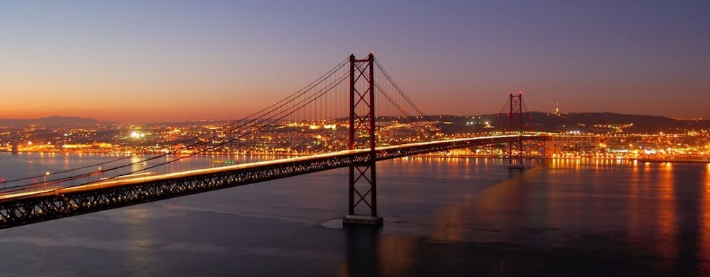 Tour notturno di Lisbona con cena e spettacolo di Fado